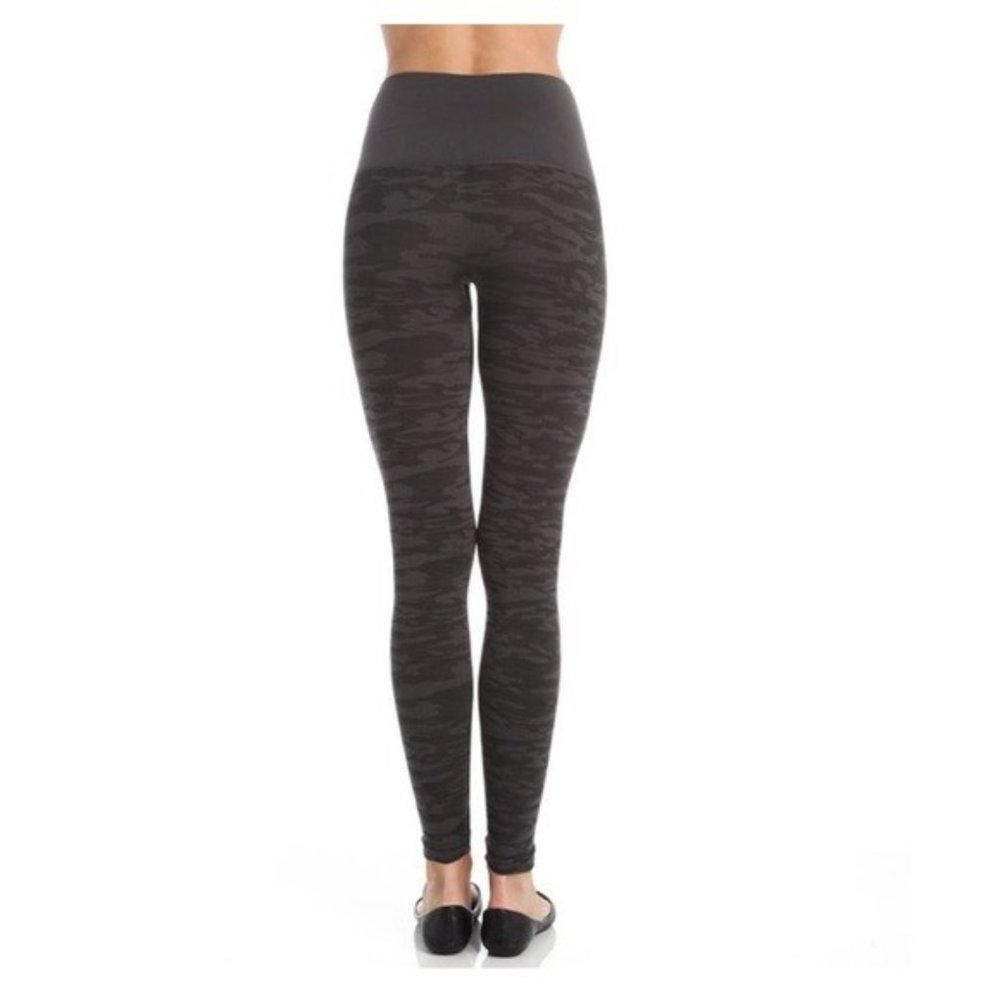 Assets by SPANX Ultimate Shaping Seamless Leggings Gray Camouflage Sz Large NWT - Picture 3 of 7